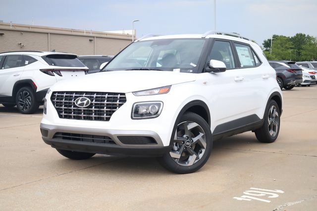 New 2026 Hyundai Venue SEL FWD image 2