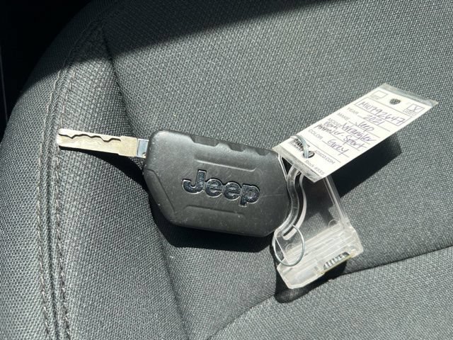Used 2021 Jeep Wrangler Sport AWD/4WD image 12