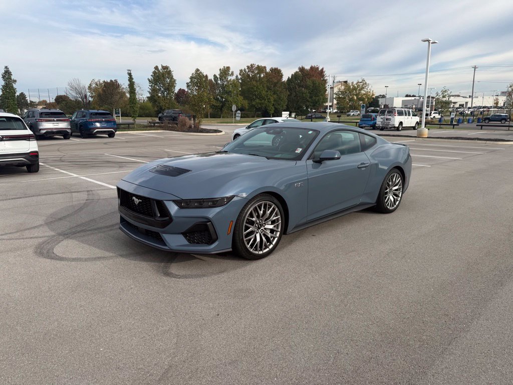 Used 2025 Ford Mustang GT Premium RWD image 3