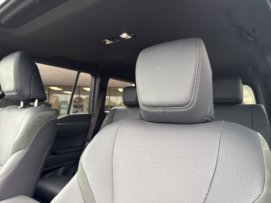 Used 2025 Lexus GX 550 AWD/4WD image 21
