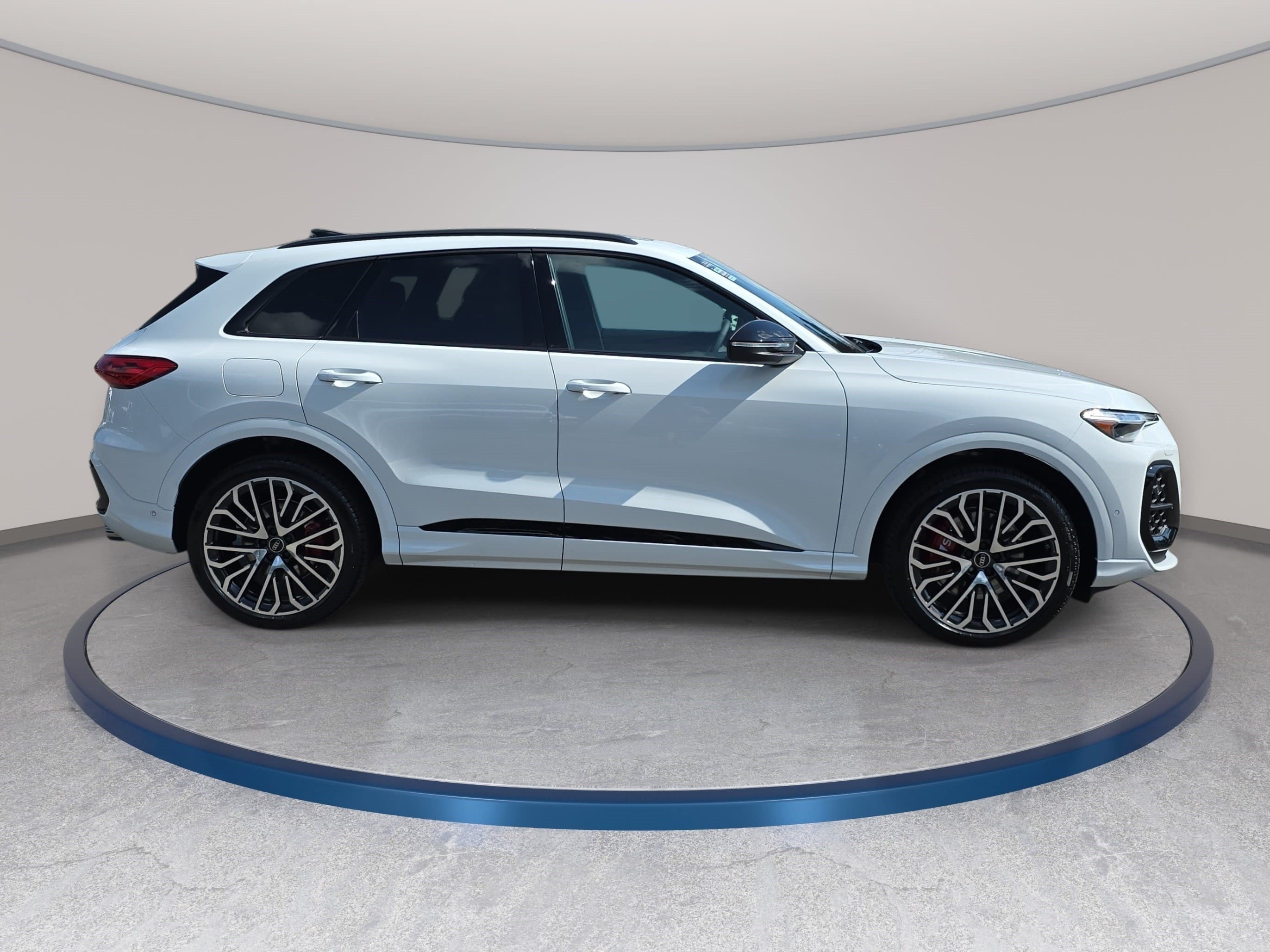 New 2026 Audi SQ5 Premium Plus AWD/4WD image 4