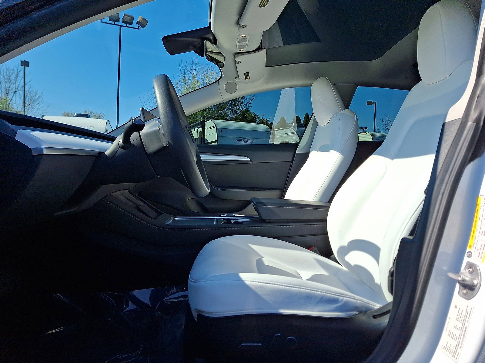Used 2023 Tesla Model 3 Standard Range image 11