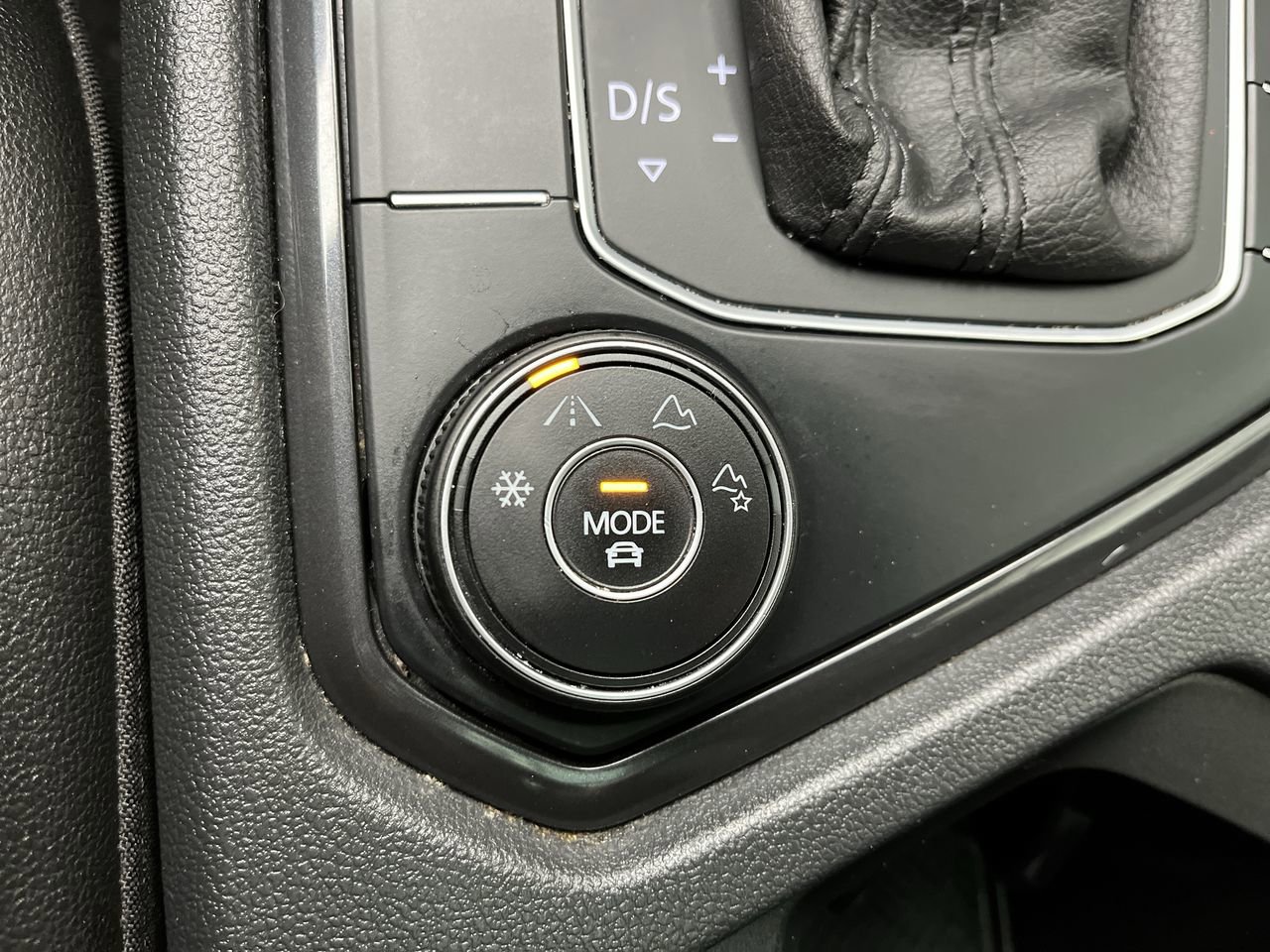 Used 2020 Volkswagen Tiguan SEL Premium R-Line AWD/4WD image 18