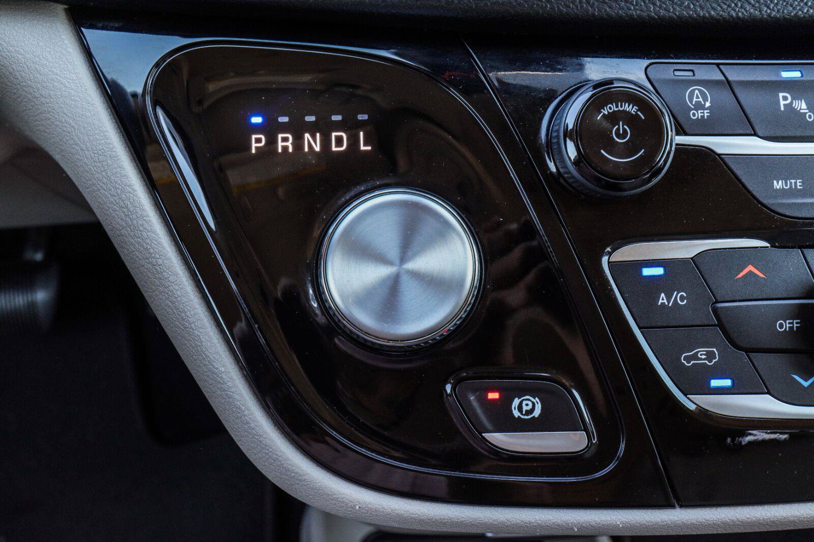 Used 2021 Chrysler Pacifica Touring-L FWD image 12