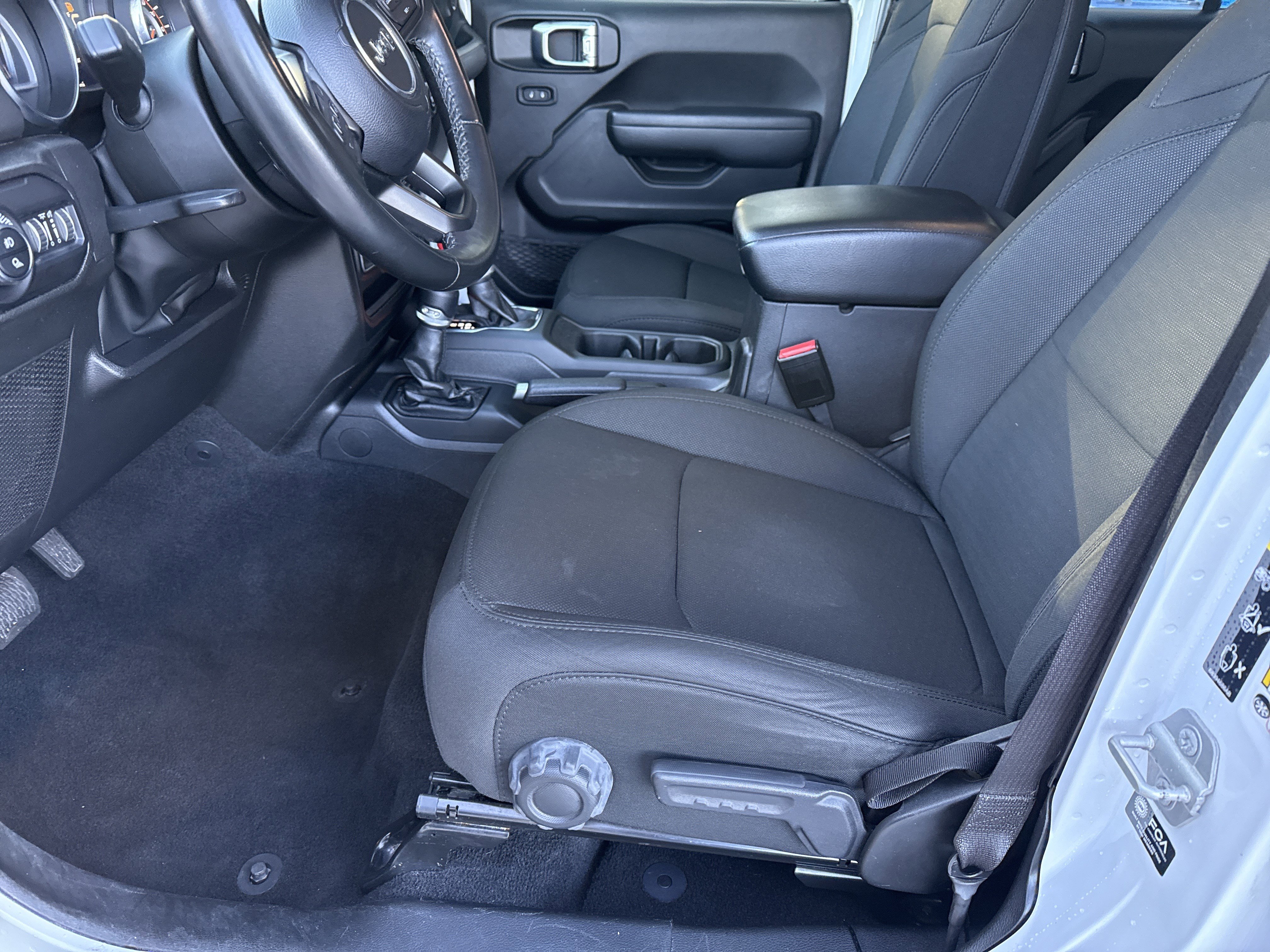 Used 2022 Jeep Gladiator Sport image 9