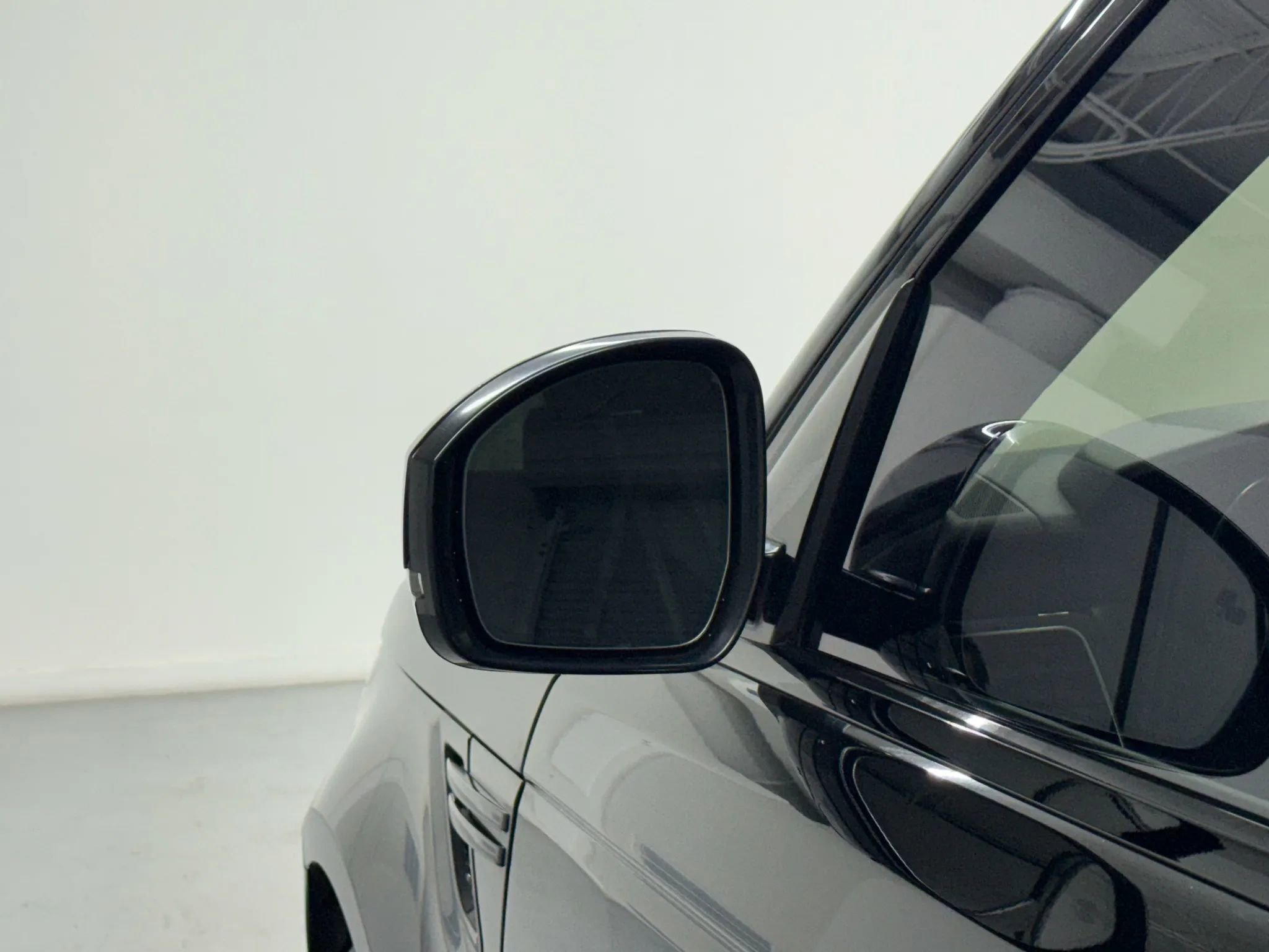 Used 2016 Land Rover Range Rover Sport HSE image 44