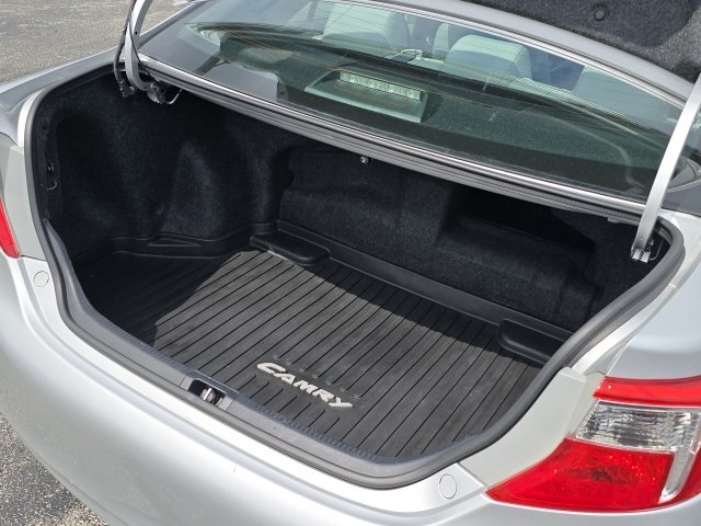 Used 2014 Toyota Camry XLE w/ Leather Package FWD image 12