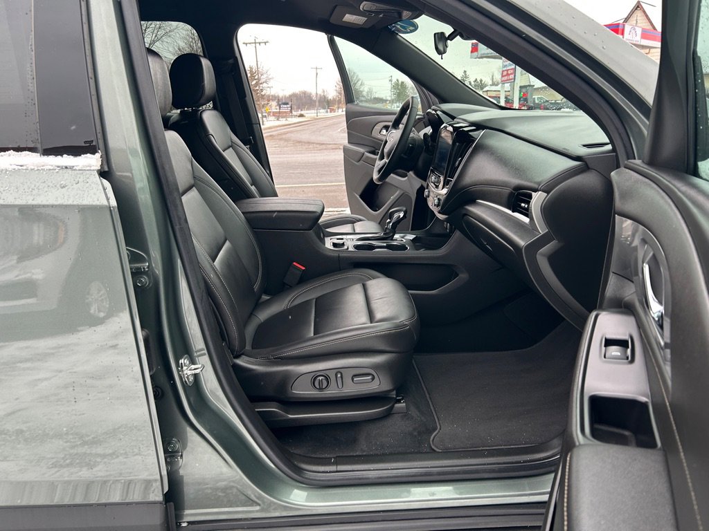 Used 2023 Chevrolet Traverse LT image 21