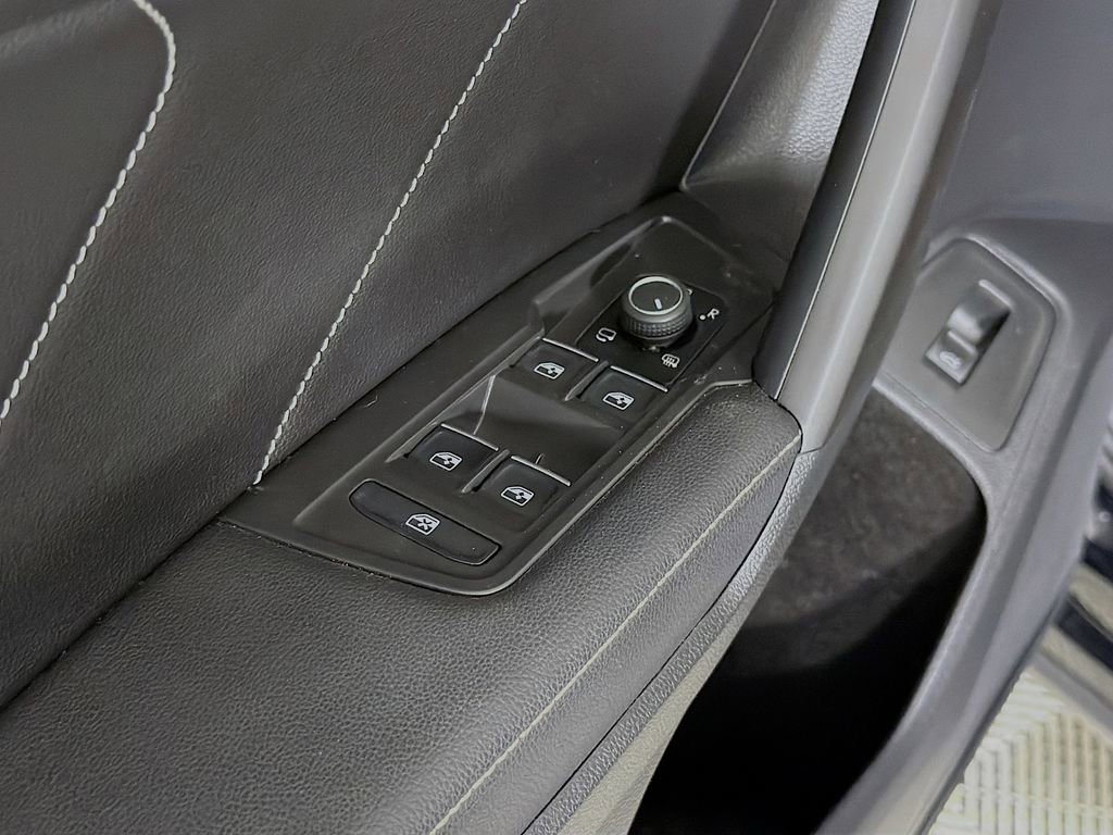 Used 2022 Volkswagen Tiguan SEL R-Line image 22