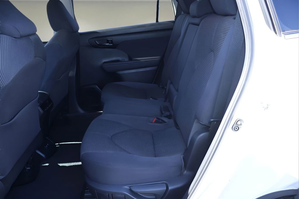 Certified 2020 Toyota Highlander LE FWD image 12