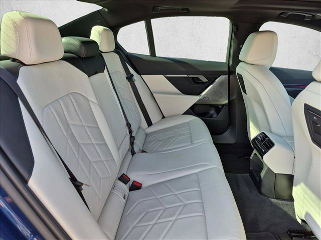 Certified 2026 BMW 540i xDrive w/ Premium Package AWD/4WD image 21