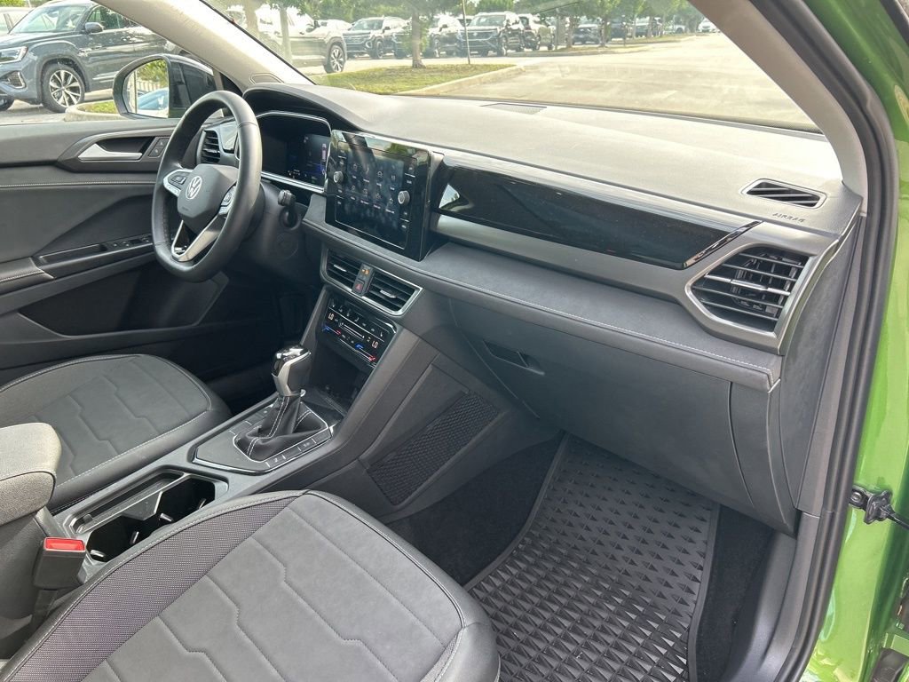 Certified 2025 Volkswagen Taos SE image 42