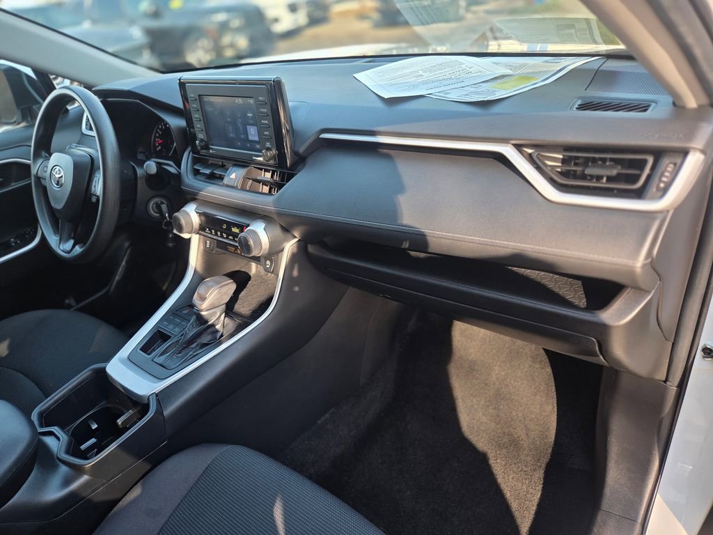 Used 2022 Toyota RAV4 LE AWD/4WD image 23