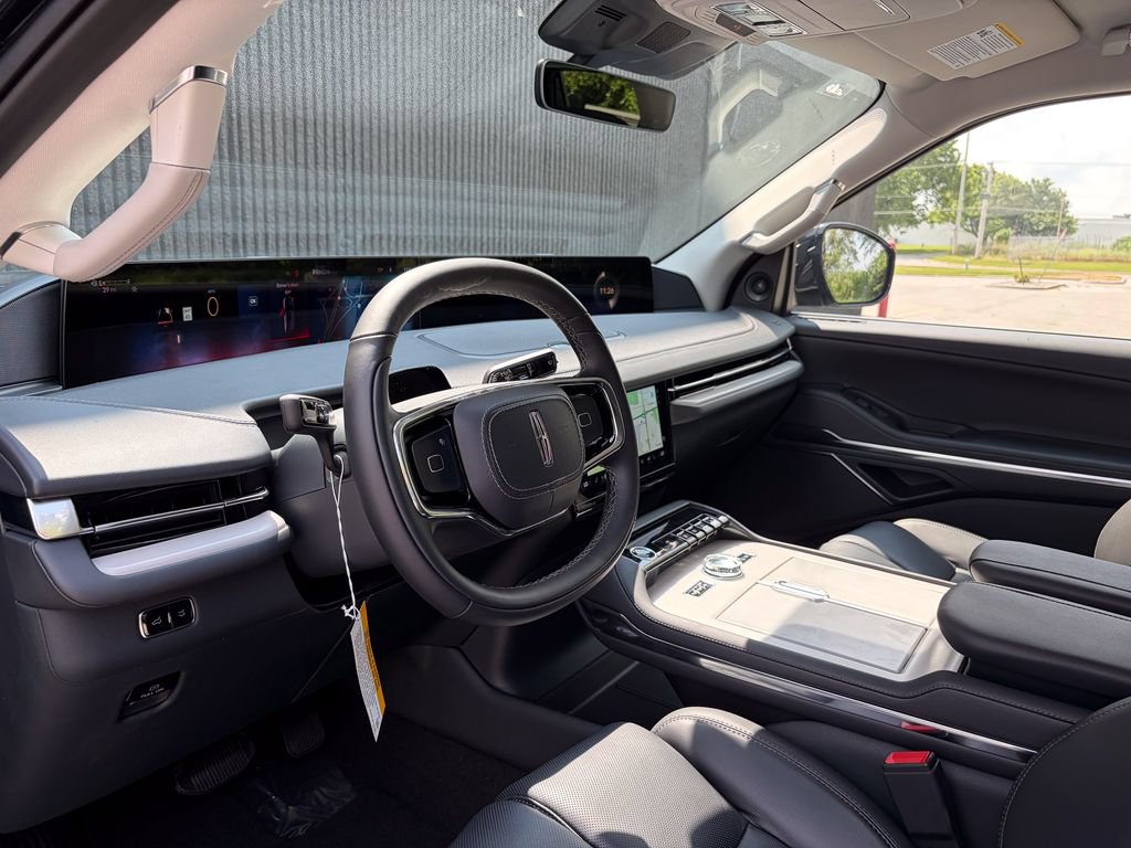 New 2027 Lincoln Navigator Premiere AWD/4WD image 11