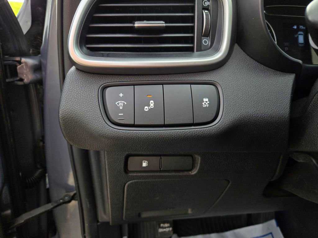 Used 2020 Kia Sorento LX w/ LX I4 Convenience Package image 14