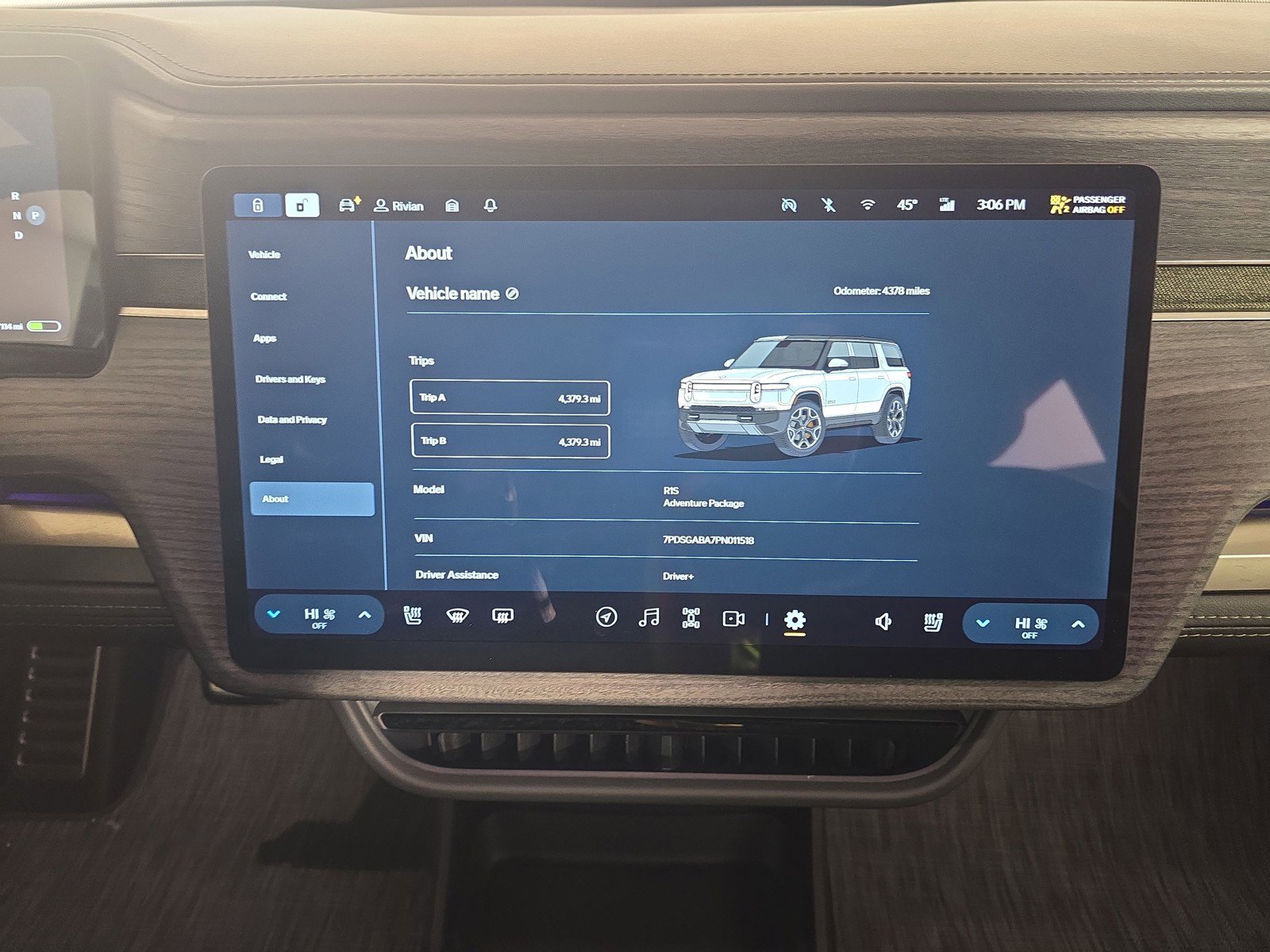 Used 2023 Rivian R1S Adventure AWD/4WD image 29