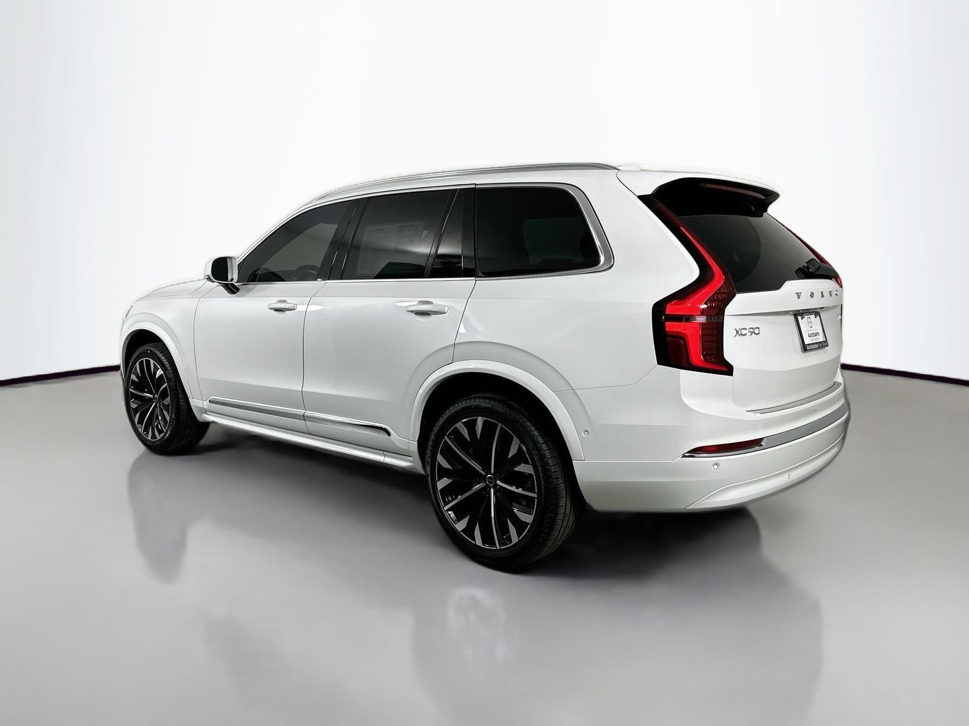 New 2026 Volvo XC90 B5 Plus w/ Protection Package Premier AWD/4WD image 8