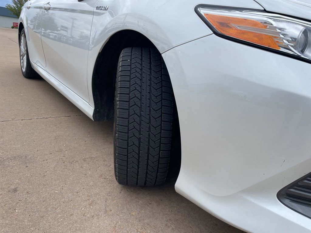 Used 2020 Toyota Camry XLE FWD image 16