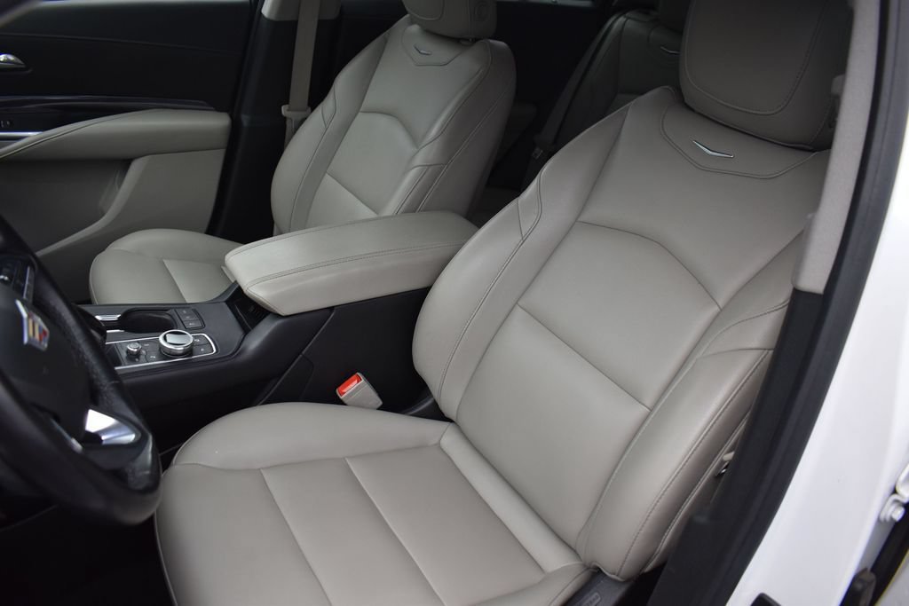Used 2021 Cadillac XT4 Luxury w/ Driver Awareness Package FWD image 12
