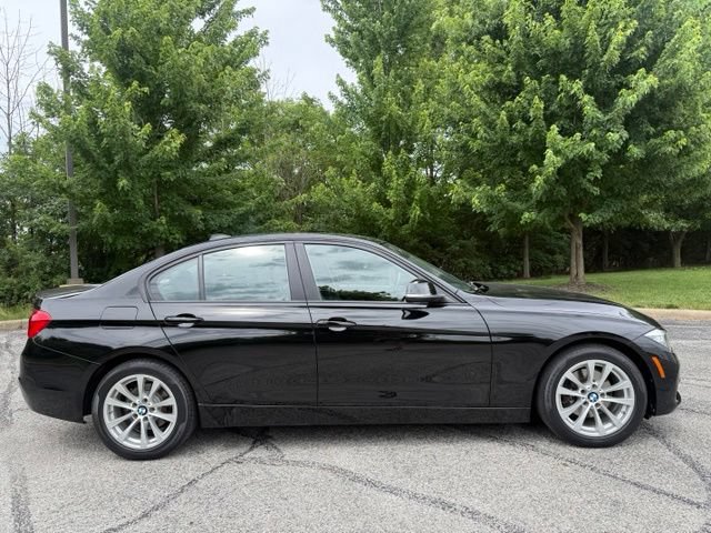 Used 2016 BMW 320i xDrive Sedan AWD/4WD image 2