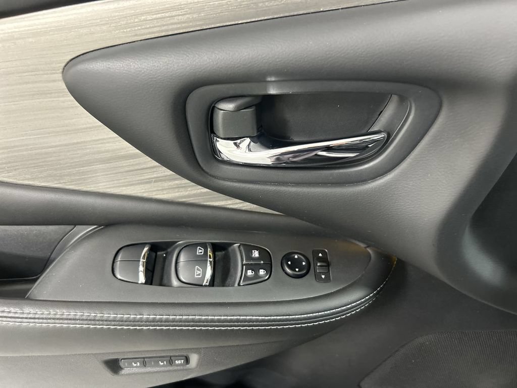 Used 2017 Nissan Murano SL w/ SL Technology Package AWD/4WD image 11