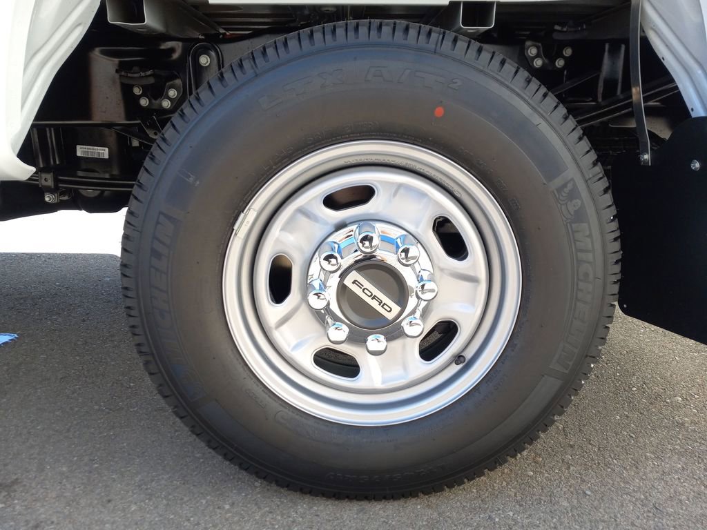 New 2026 Ford F250 XL w/ XL Chrome Package image 30