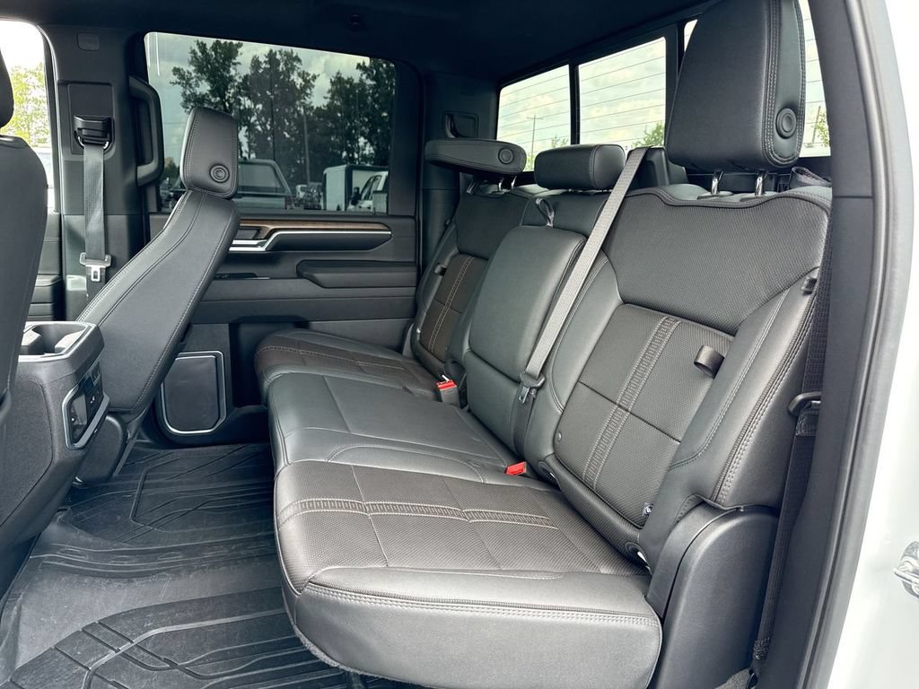 Used 2025 Chevrolet Silverado 3500 High Country w/ High Country Premium Package AWD/4WD image 23