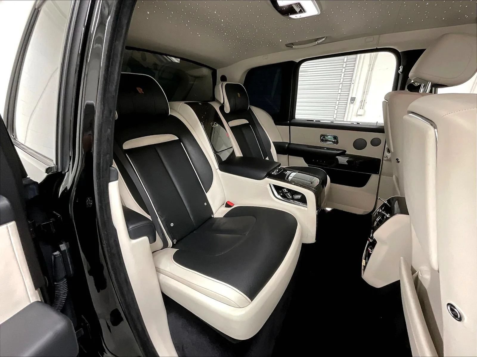 Used 2021 Rolls-Royce Cullinan Black Badge AWD/4WD image 15