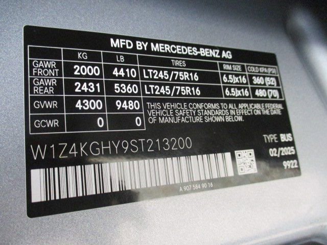 Used 2025 Mercedes-Benz Sprinter 2500 image 9