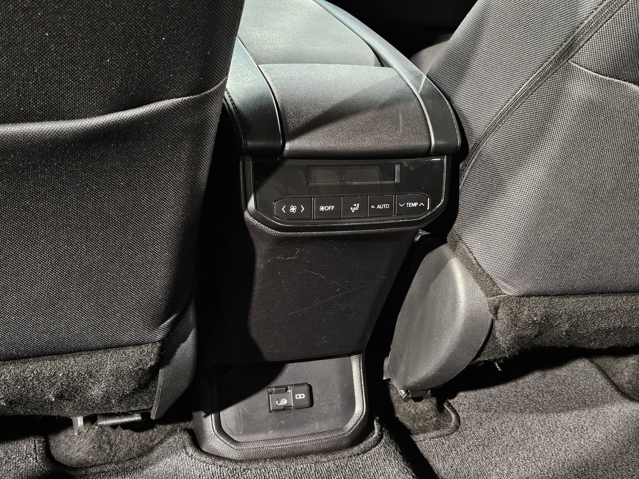 Certified 2025 Toyota Highlander LE FWD image 36
