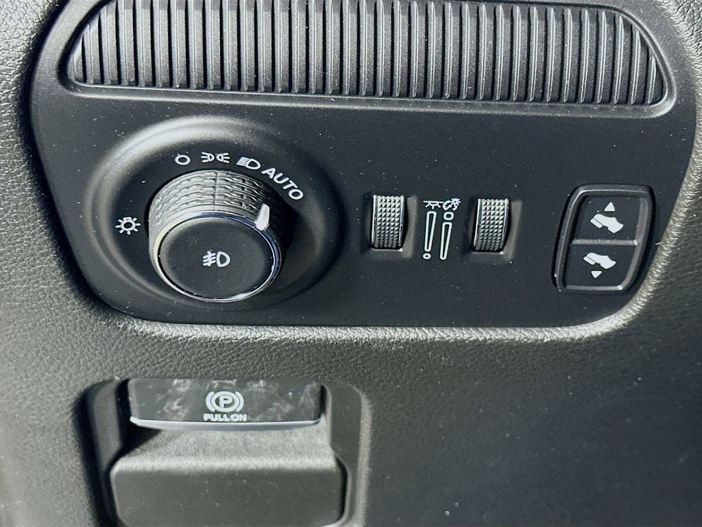 Used 2022 Jeep Wagoneer Series III w/ Premium Group I image 23