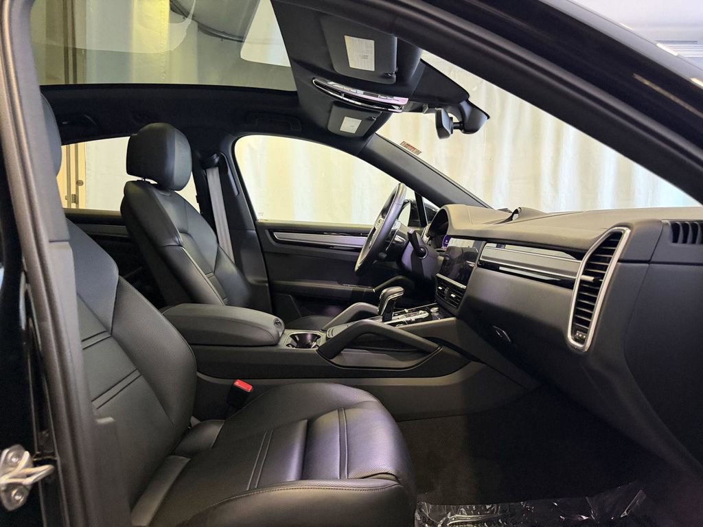 Used 2023 Porsche Cayenne Platinum Edition image 15