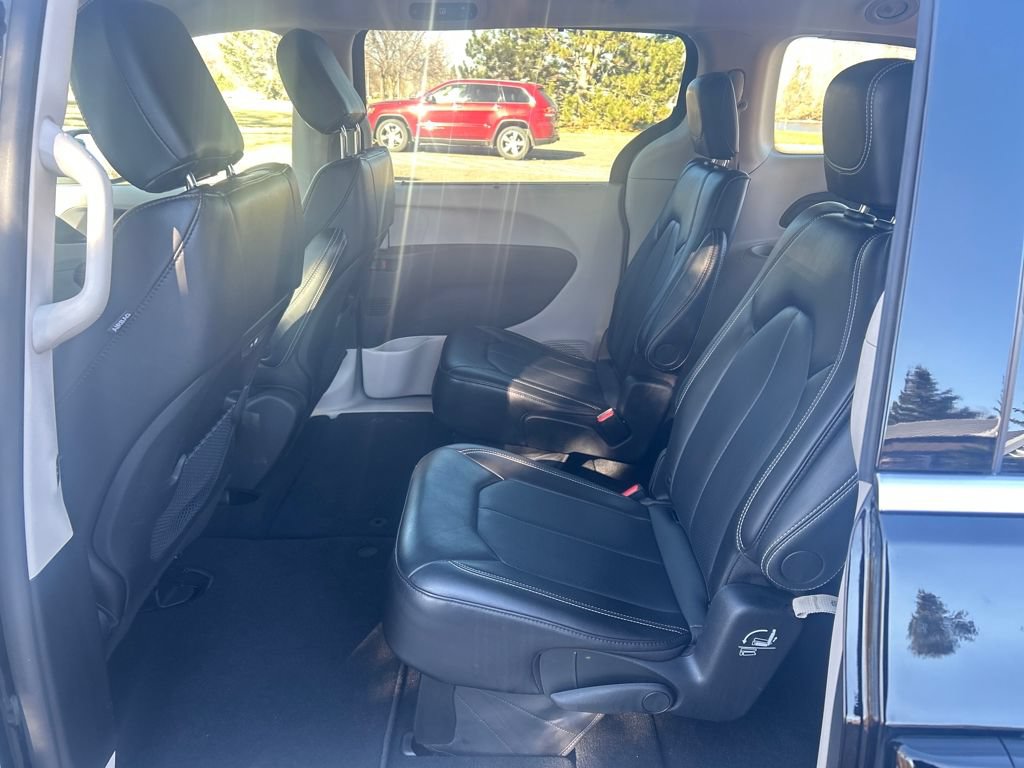 Used 2024 Chrysler Pacifica Touring-L FWD image 24
