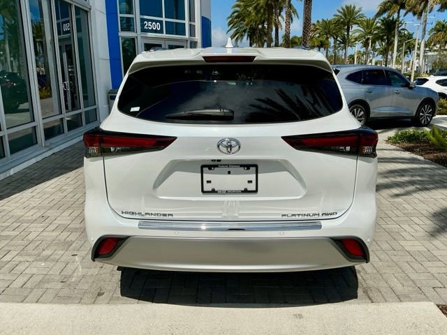 Used 2025 Toyota Highlander Platinum image 5