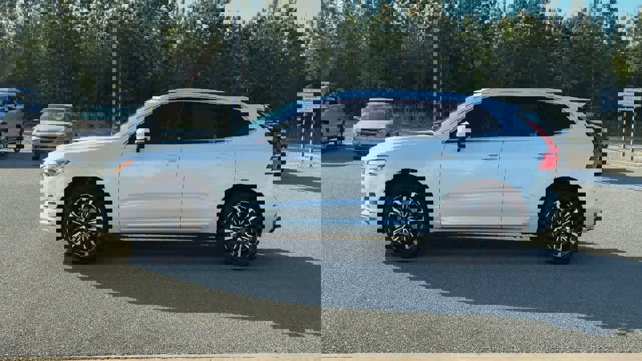 Used 2021 Volvo XC60 T5 Momentum image 5