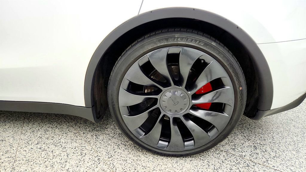 Used 2023 Tesla Model Y Performance image 9