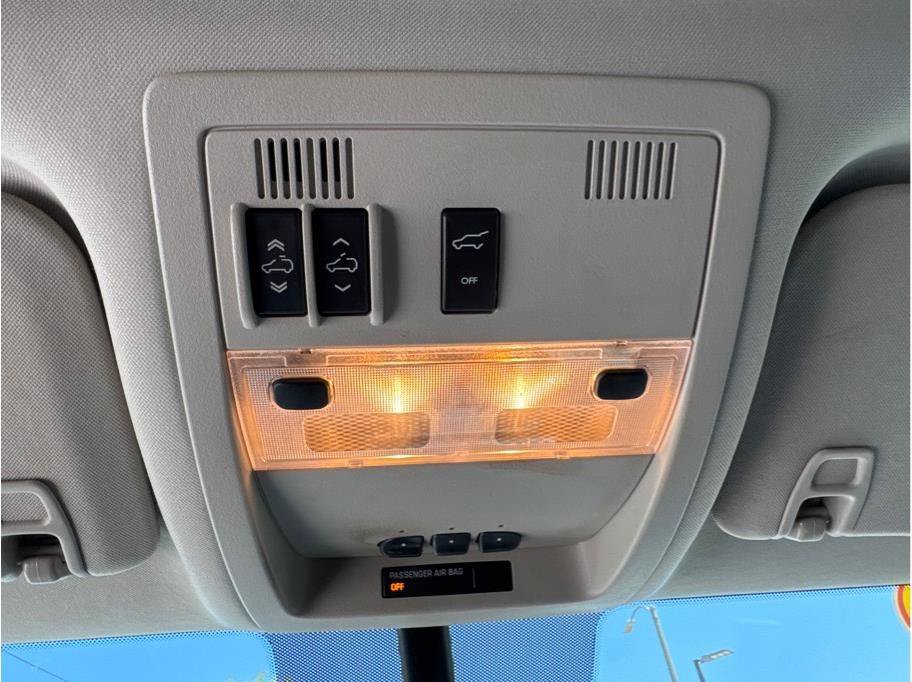 Used 2013 Chevrolet Suburban LTZ RWD image 36