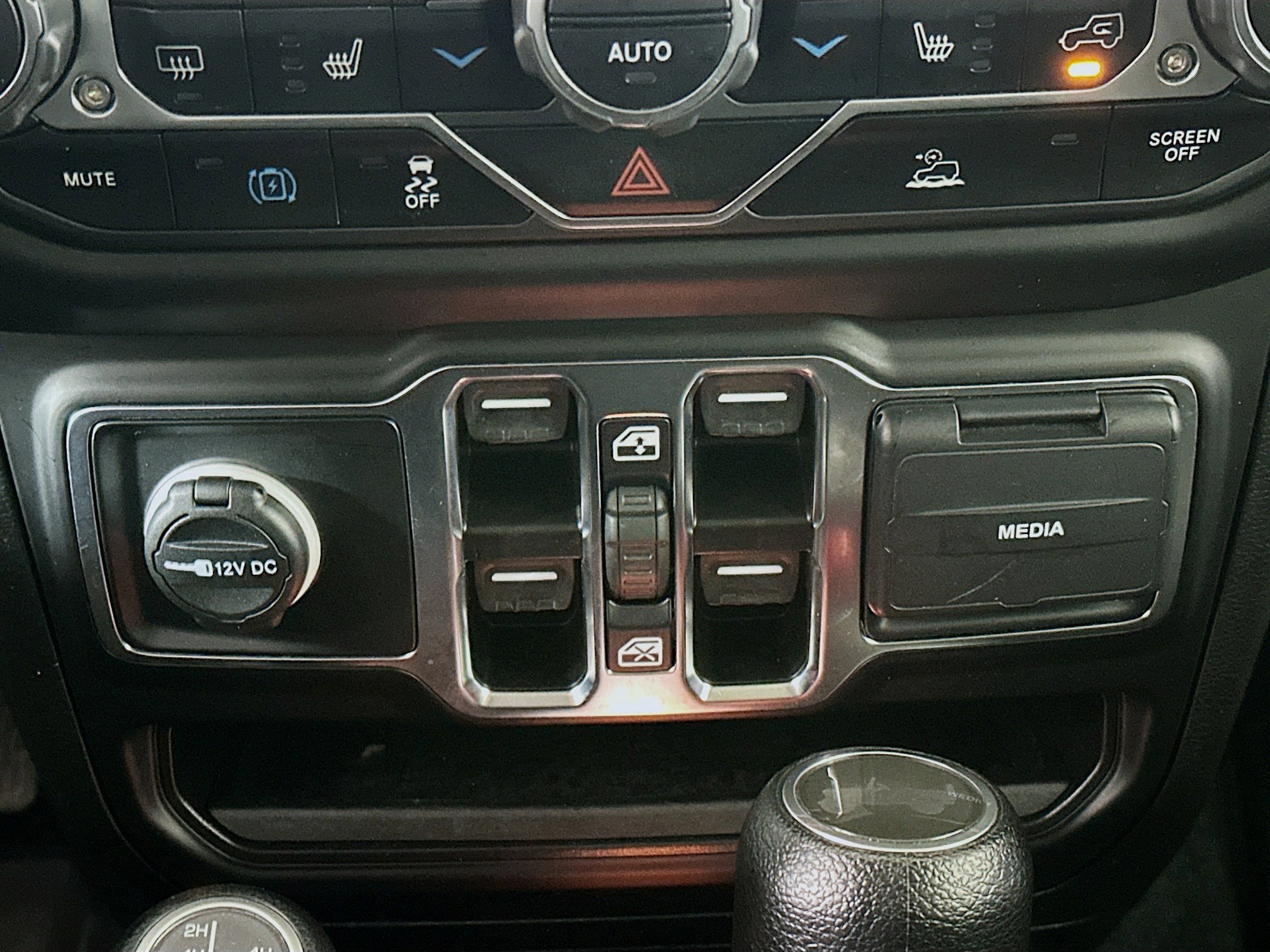 Used 2023 Jeep Wrangler Unlimited w/ Cold Weather Group image 25