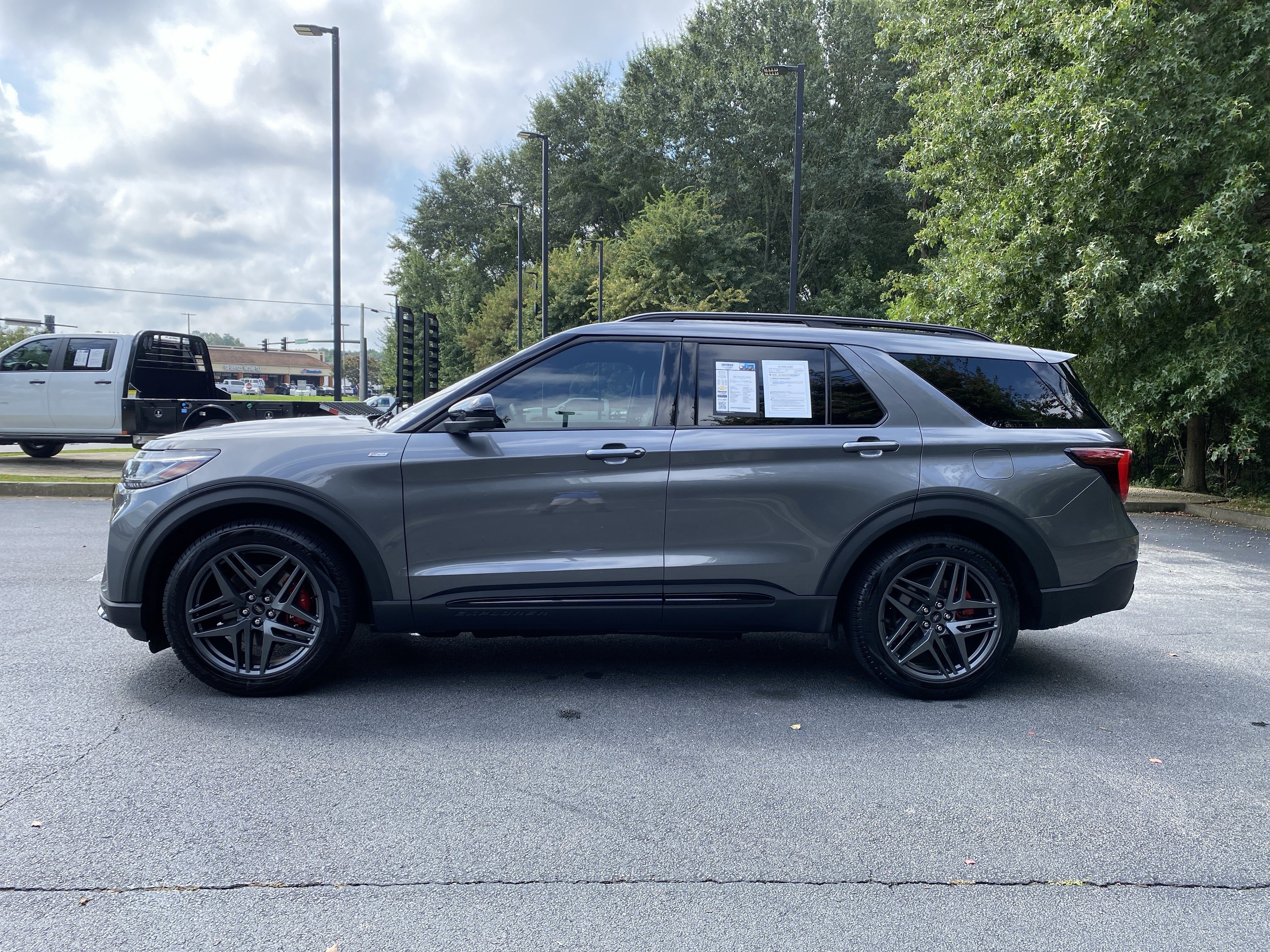 Used 2025 Ford Explorer ST-Line w/ Premium Package RWD image 6