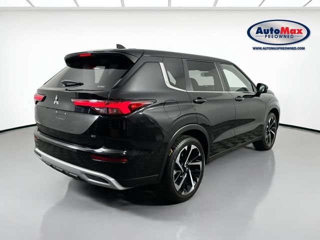Used 2023 Mitsubishi Outlander SE AWD/4WD image 2