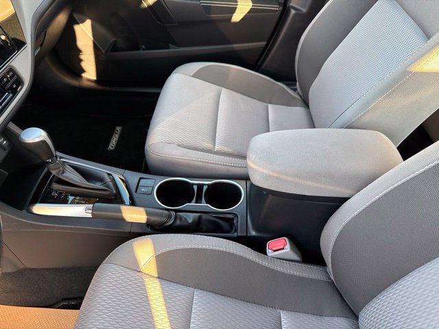 Used 2017 Toyota Corolla LE w/ Carpet Mat Package (TMS) FWD image 16