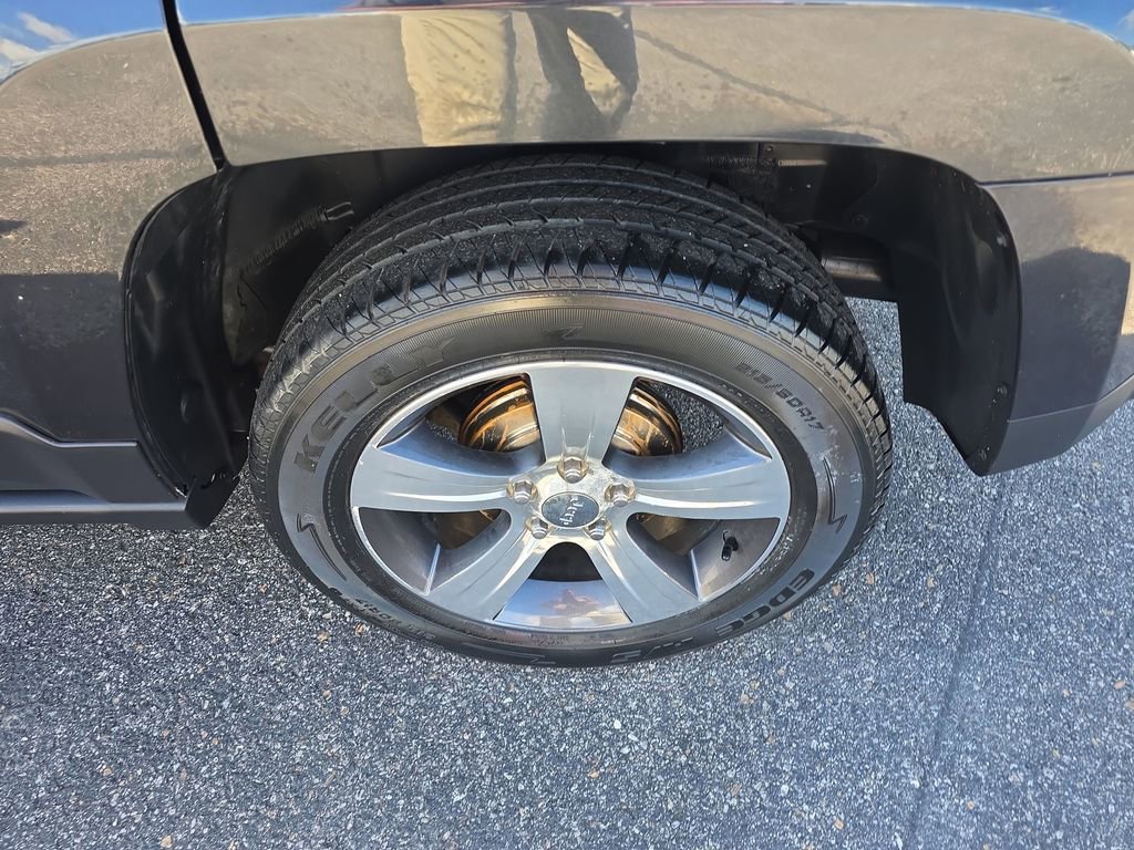 Used 2016 Jeep Patriot High Altitude FWD image 11