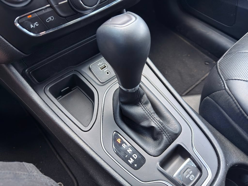 Used 2021 Jeep Cherokee Latitude Lux FWD image 41