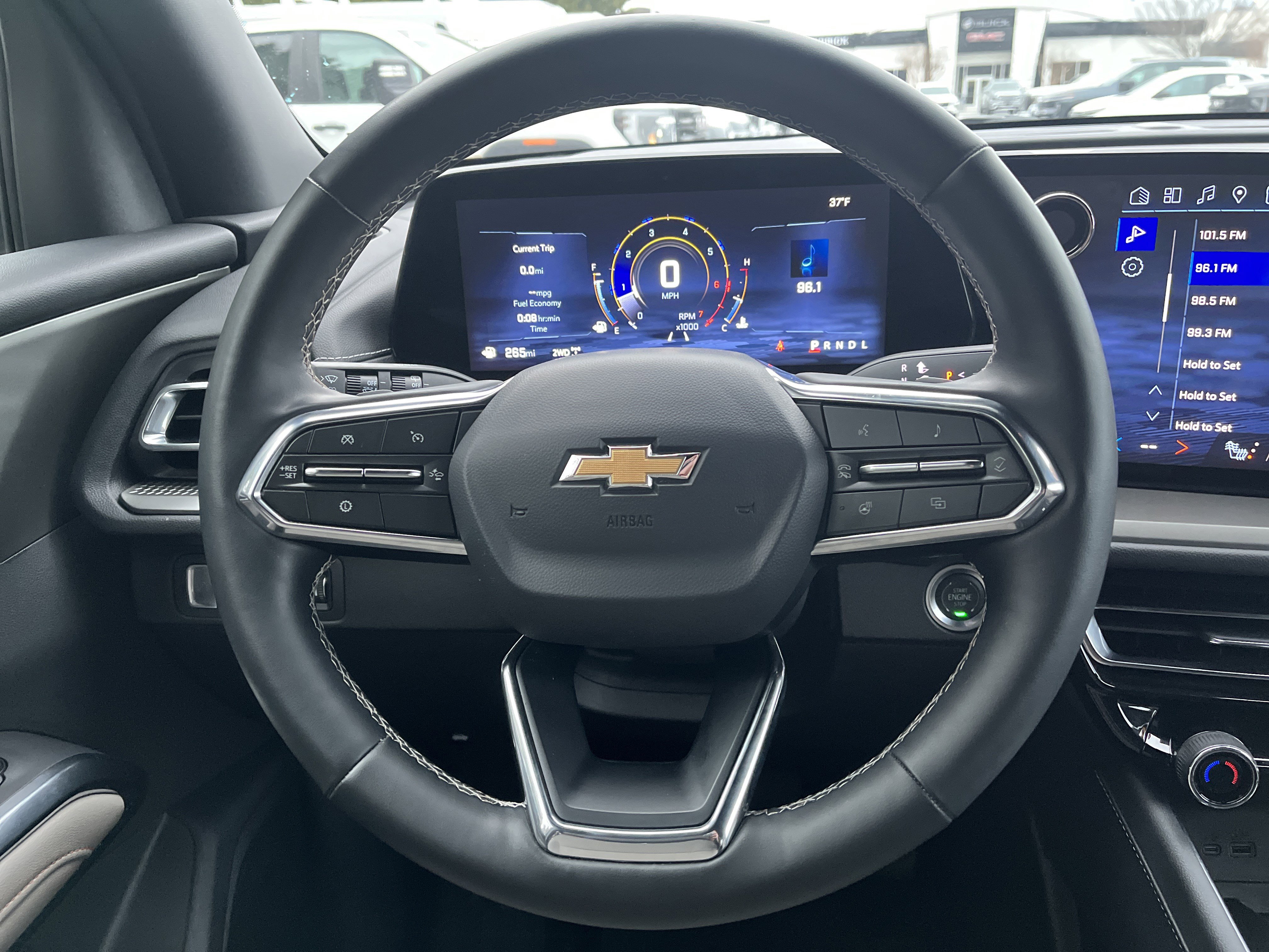 Used 2025 Chevrolet Traverse LT AWD/4WD image 11