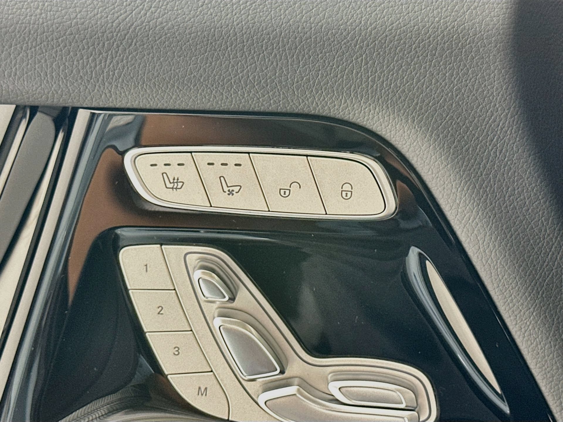 New 2027 Mercedes-Benz G 580 e image 22