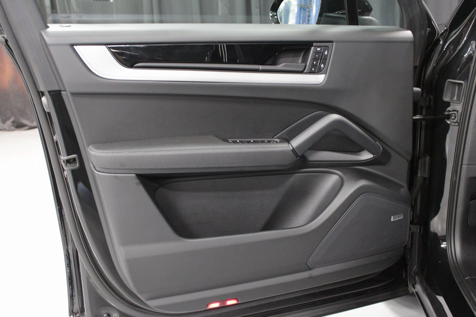 Certified 2025 Porsche Cayenne image 25