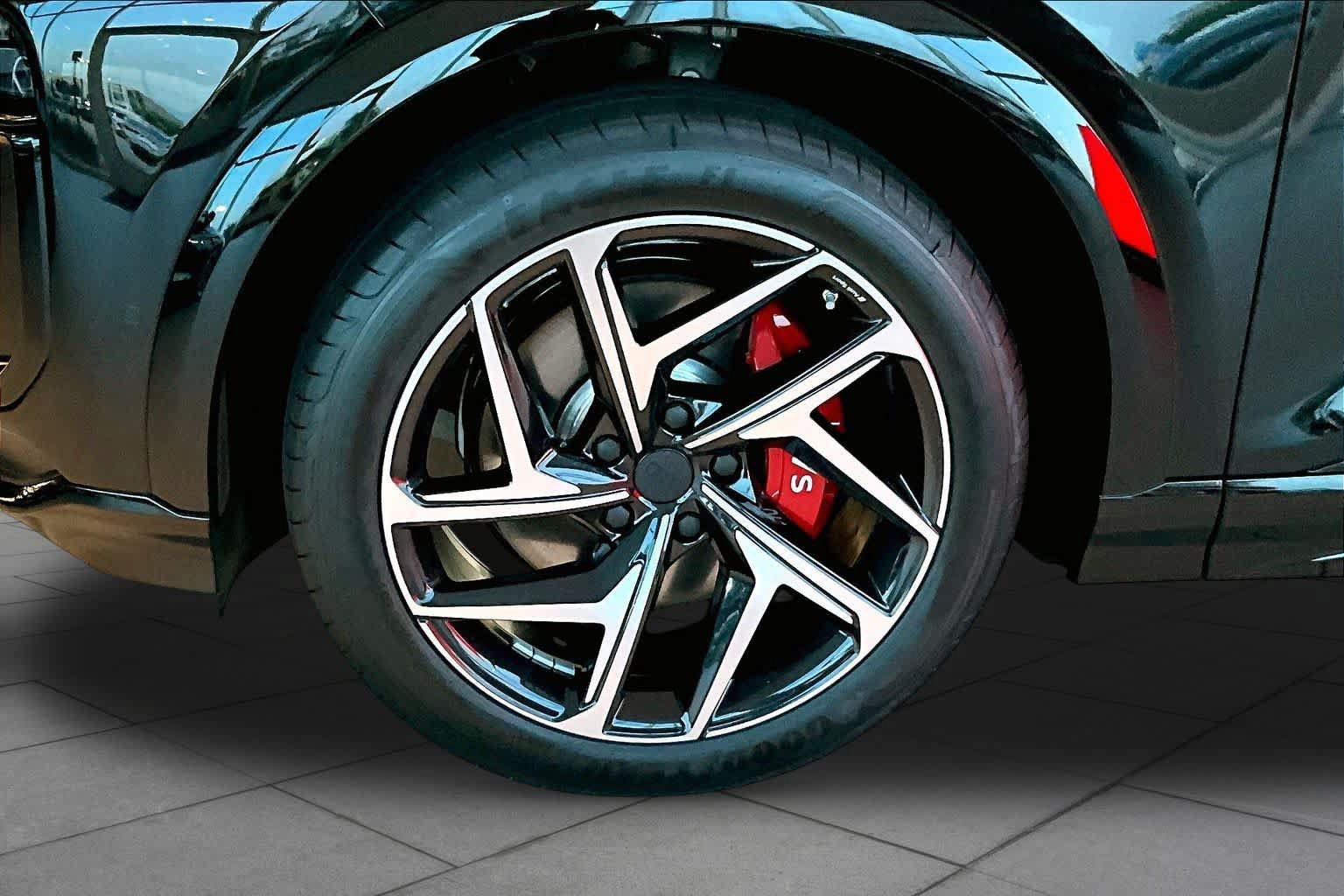 New 2027 Audi SQ6 e-tron Prestige AWD/4WD image 11