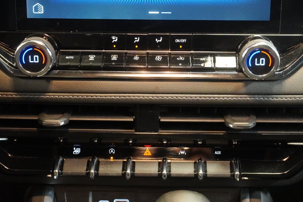 Used 2023 Chevrolet Colorado LT w/ LT Convenience Package AWD/4WD image 21