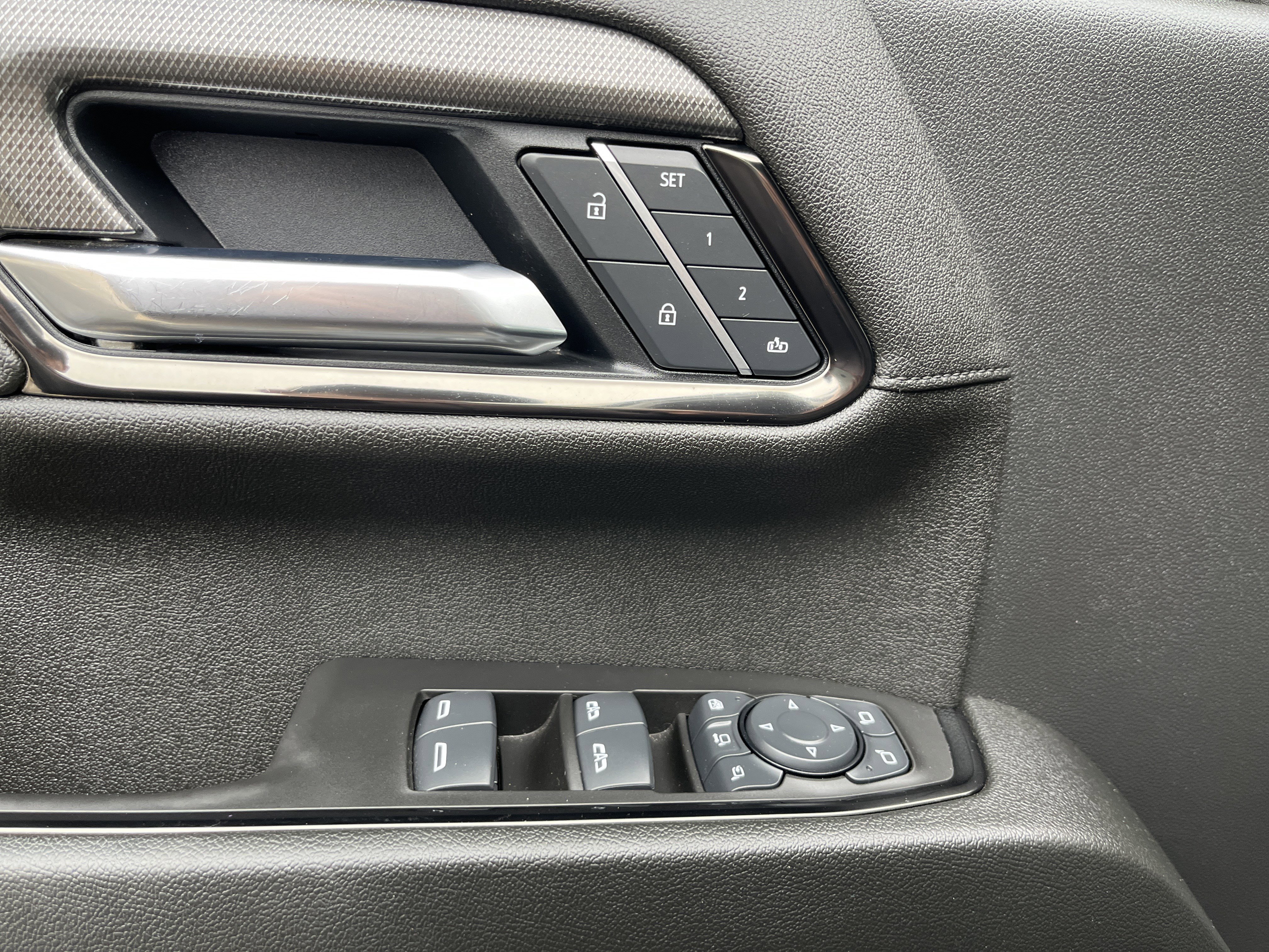 Used 2025 GMC Sierra 2500 AT4 w/ AT4 Premium Plus Package image 28