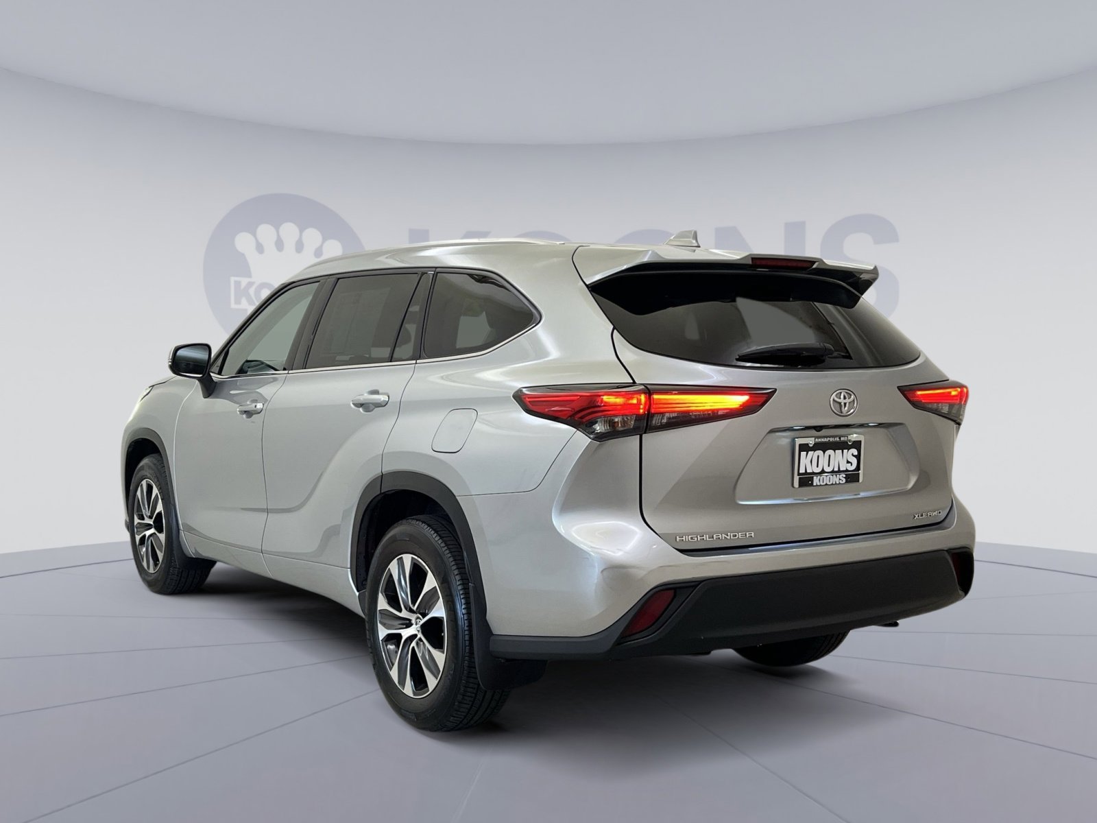 Used 2021 Toyota Highlander XLE image 12